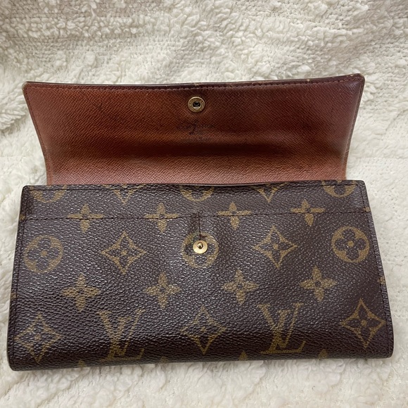 Authentic Louis Vuitton Sarah Monogram Wallet - Picture 8 of 9